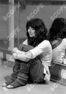 Kate Bush feet photo thumbnail