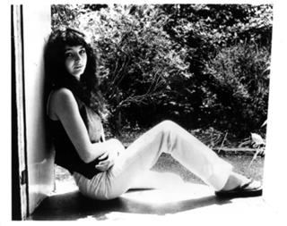 Kate Bush feet photo thumbnail