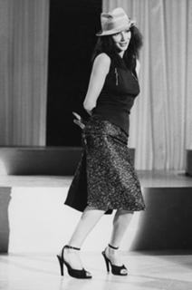 Kate Bush feet photo thumbnail