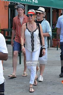 Kate Capshaw feet photo thumbnail