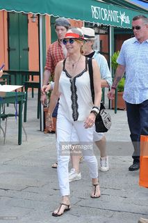 Kate Capshaw feet photo thumbnail