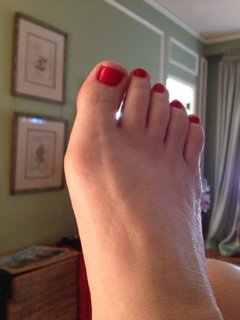 Kate Flannery feet photo 1