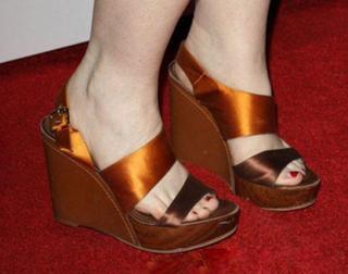 Kate Flannery feet photo 6