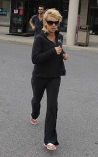 Kate Gosselin feet photo thumbnail
