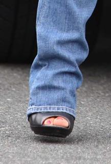 Kate Gosselin feet photo thumbnail