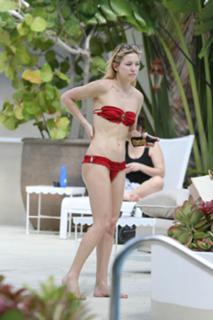 Kate Hudson feet photo thumbnail