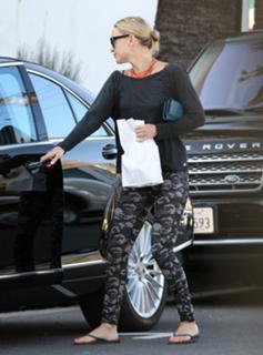 Kate Hudson feet photo thumbnail