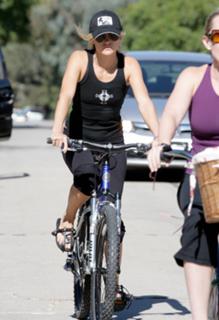Kate Hudson feet photo thumbnail
