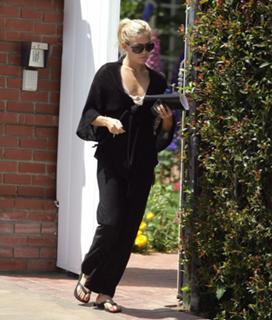 Kate Hudson feet photo thumbnail