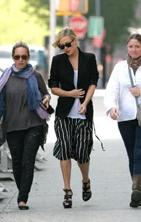Kate Hudson feet photo thumbnail