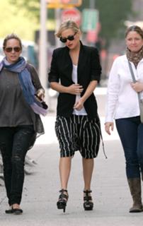 Kate Hudson feet photo thumbnail