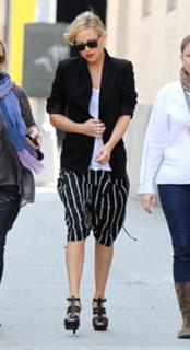 Kate Hudson feet photo thumbnail