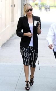 Kate Hudson feet photo thumbnail