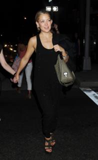 Kate Hudson feet photo thumbnail