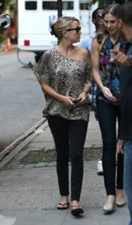 Kate Hudson feet photo thumbnail