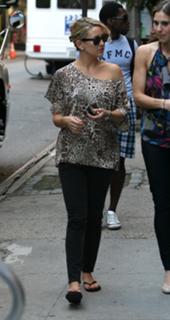 Kate Hudson feet photo thumbnail
