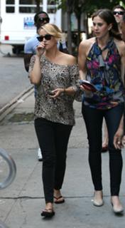 Kate Hudson feet photo thumbnail