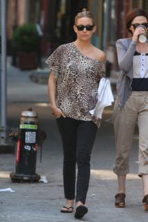 Kate Hudson feet photo thumbnail