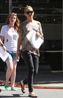 Kate Hudson feet photo thumbnail