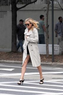 Kate Hudson feet photo thumbnail