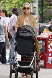 Kate Hudson feet photo thumbnail