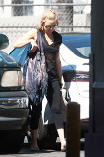 Kate Hudson feet photo thumbnail