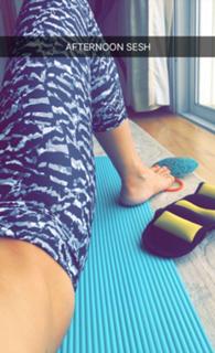 Kate Hudson feet photo thumbnail
