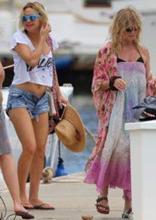 Kate Hudson feet photo thumbnail
