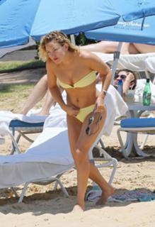 Kate Hudson feet photo thumbnail