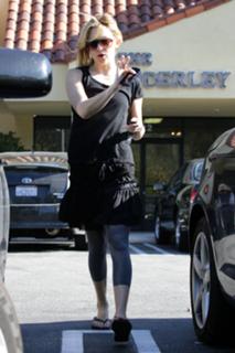 Kate Hudson feet photo thumbnail