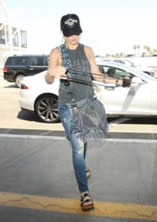 Kate Hudson feet photo thumbnail