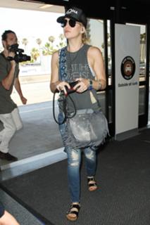 Kate Hudson feet photo thumbnail