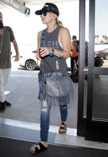 Kate Hudson feet photo thumbnail