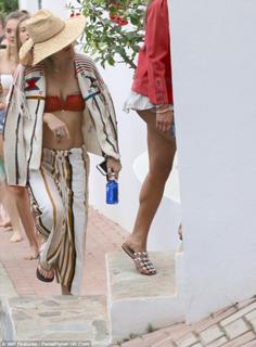Kate Hudson feet photo thumbnail