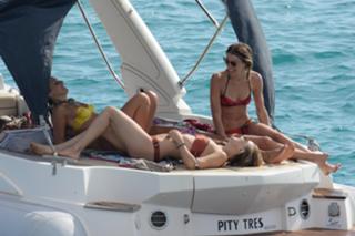 Kate Hudson feet photo thumbnail