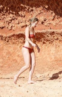 Kate Hudson feet photo thumbnail