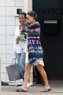 Kate Hudson feet photo thumbnail