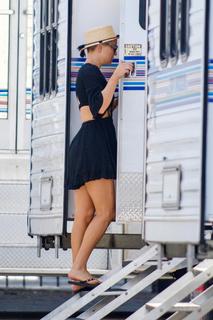 Kate Hudson feet photo thumbnail