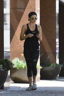 Kate Hudson feet photo thumbnail