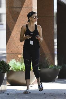 Kate Hudson feet photo thumbnail
