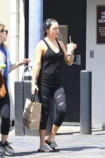 Kate Hudson feet photo thumbnail