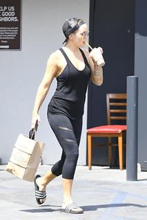 Kate Hudson feet photo thumbnail