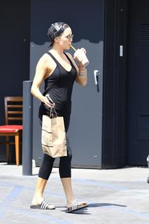 Kate Hudson feet photo thumbnail