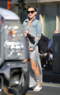 Kate Hudson feet photo thumbnail