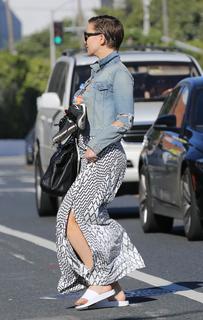 Kate Hudson feet photo thumbnail