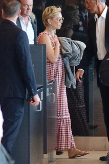 Kate Hudson feet photo thumbnail