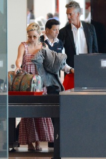 Kate Hudson feet photo thumbnail