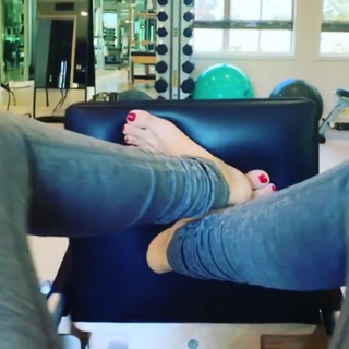 Kate Hudson feet photo thumbnail