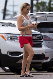 Kate Hudson feet photo thumbnail