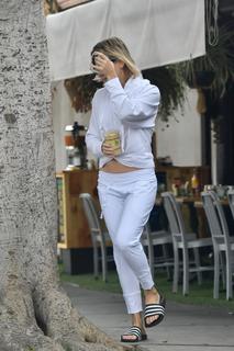 Kate Hudson feet photo thumbnail